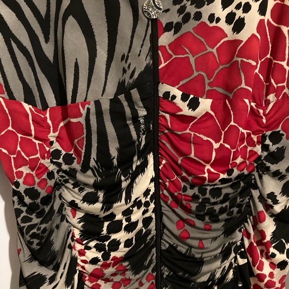 Nueva Ruched Long Sleeve Animal Print Top - Picture 8 of 10